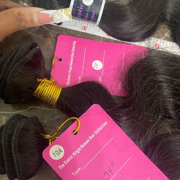 New! 30,32, and 34” Top Virgin Human Hair Bundles, body wave texture. - Picture 4 of 8